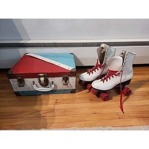 Vintage Chicago Women Roller Skates with Metal Case Size 6